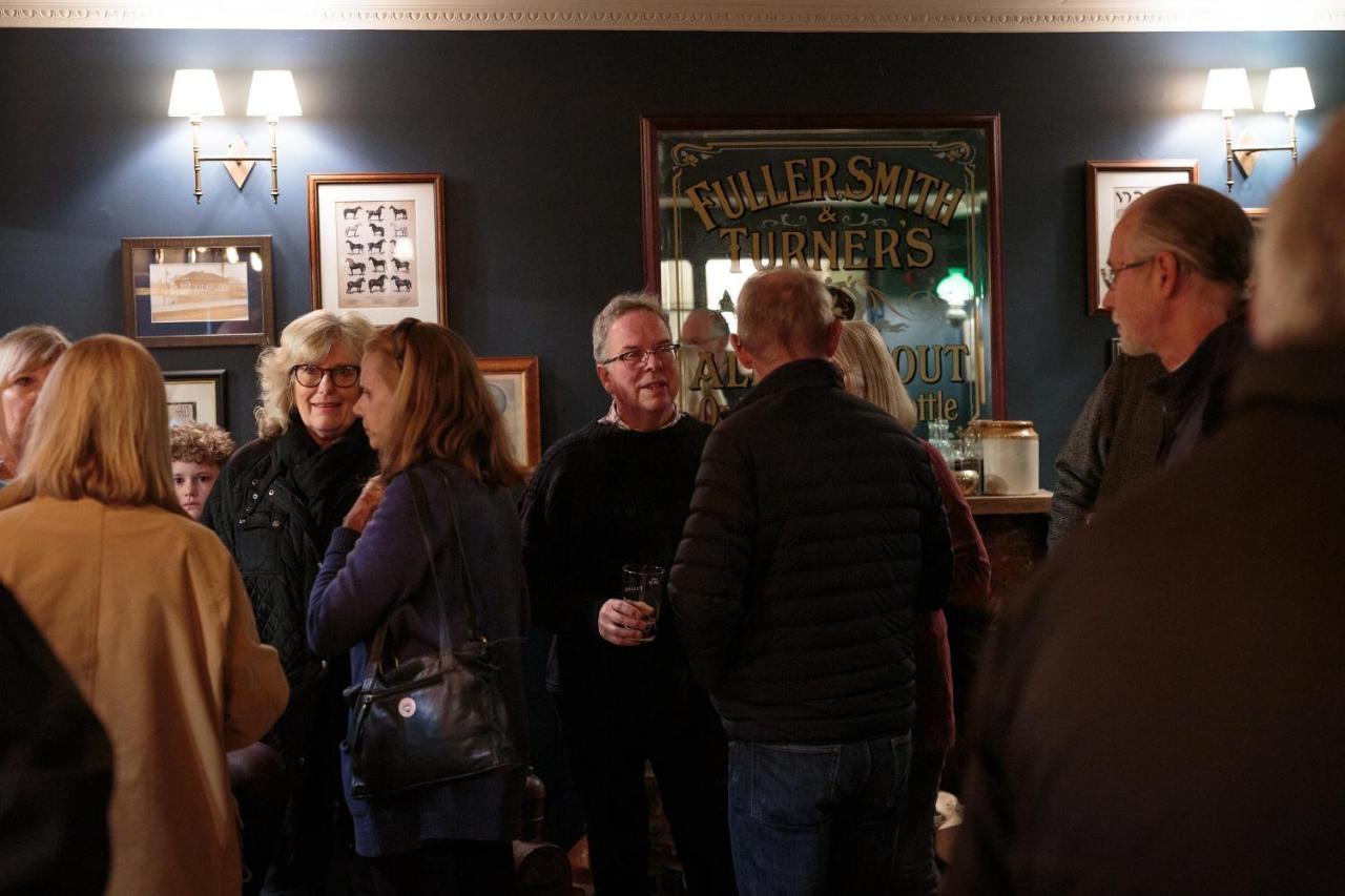 The Three Horseshoes East Worldham オールトン エクステリア 写真
