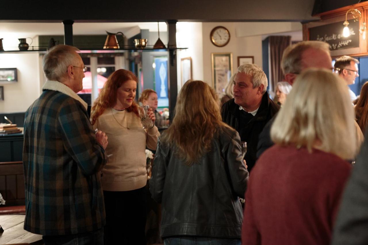 The Three Horseshoes East Worldham オールトン エクステリア 写真