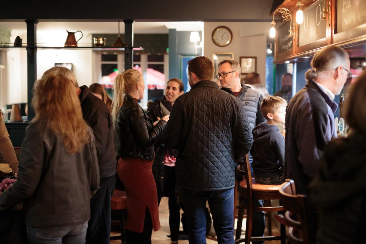 The Three Horseshoes East Worldham オールトン エクステリア 写真