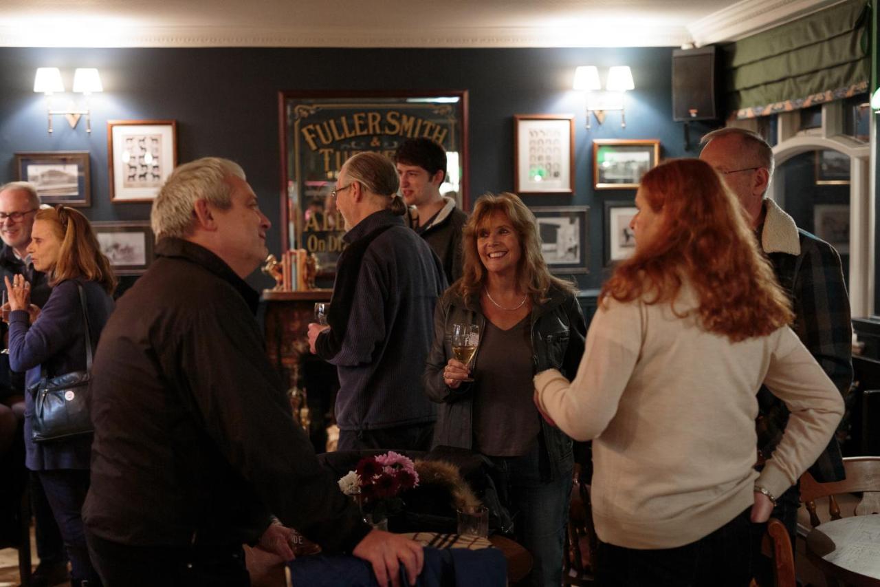 The Three Horseshoes East Worldham オールトン エクステリア 写真