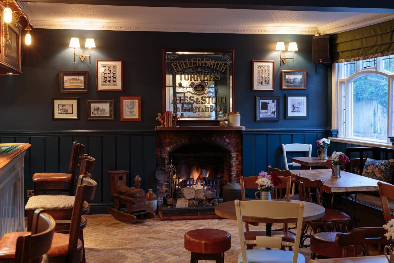 The Three Horseshoes East Worldham オールトン エクステリア 写真