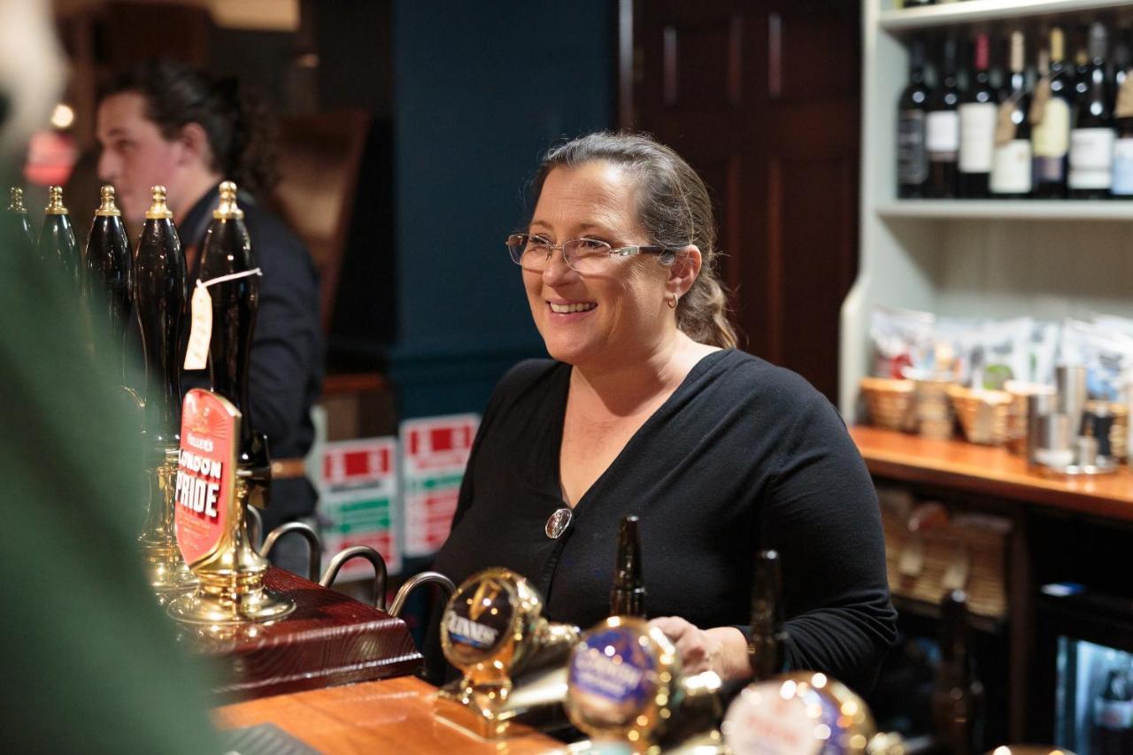 The Three Horseshoes East Worldham オールトン エクステリア 写真